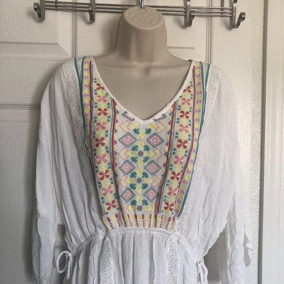 Wonderly Curvy Embroidered Top Size 1X - Picture 2 of 6